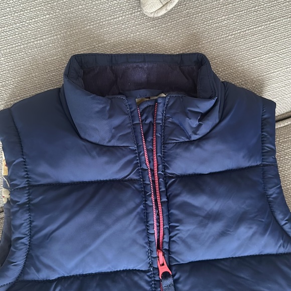 Mini Boden puffer vest in navy size 5-6 - Picture 2 of 8